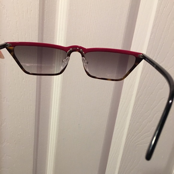 🆕PRADA CAT EYE 58MM SUNGLASSES 💯 %AUTHENTIC - Picture 7 of 11